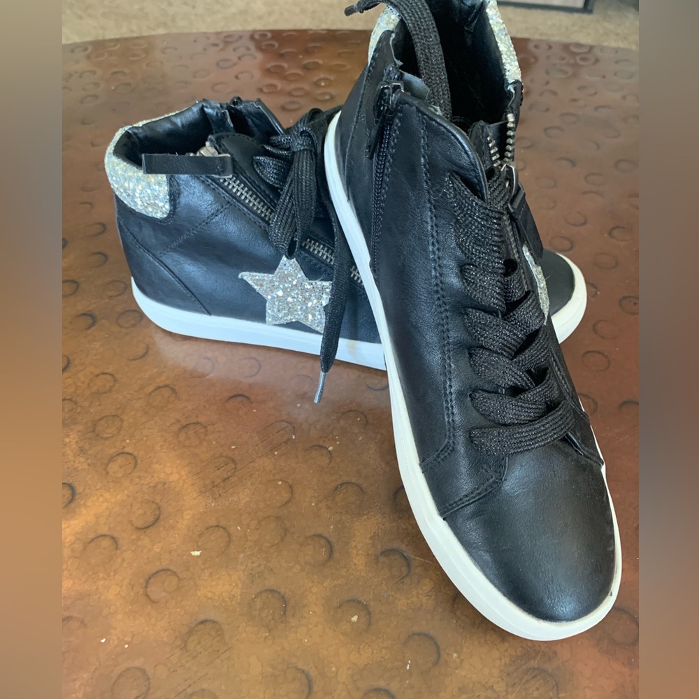Women's Union Bay Size 9 Black gym Tennis shoes STAR